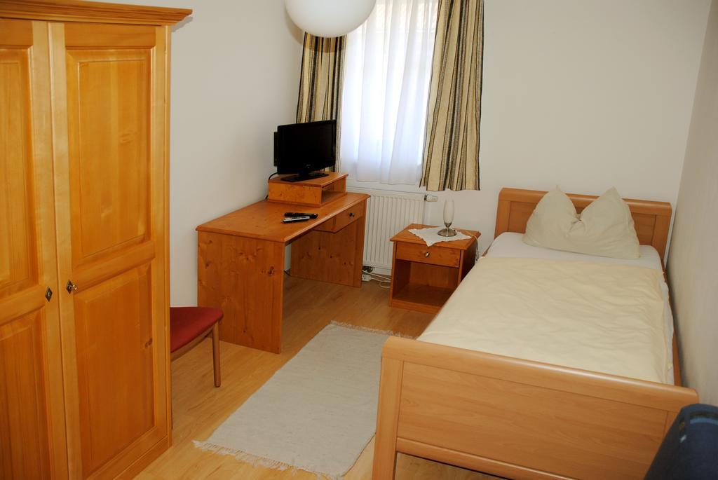 Pension Hiesel-Villa Untersbergblick Anthering Oda fotoğraf