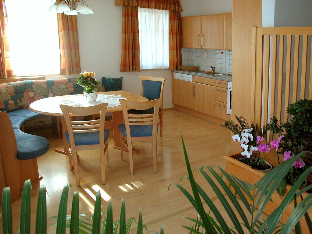Pension Hiesel-Villa Untersbergblick Anthering Oda fotoğraf