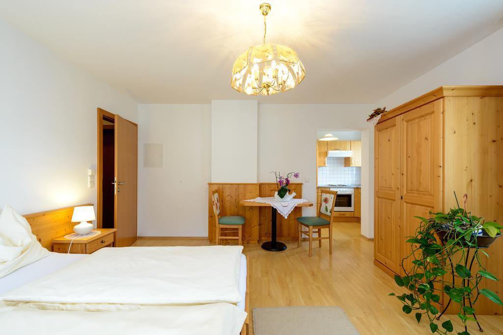 Pension Hiesel-Villa Untersbergblick Anthering Oda fotoğraf