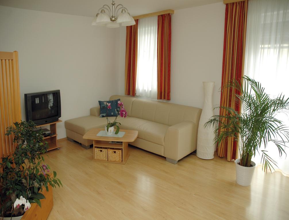 Pension Hiesel-Villa Untersbergblick Anthering Oda fotoğraf