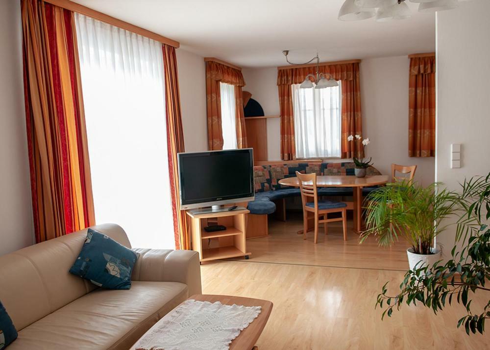 Pension Hiesel-Villa Untersbergblick Anthering Dış mekan fotoğraf